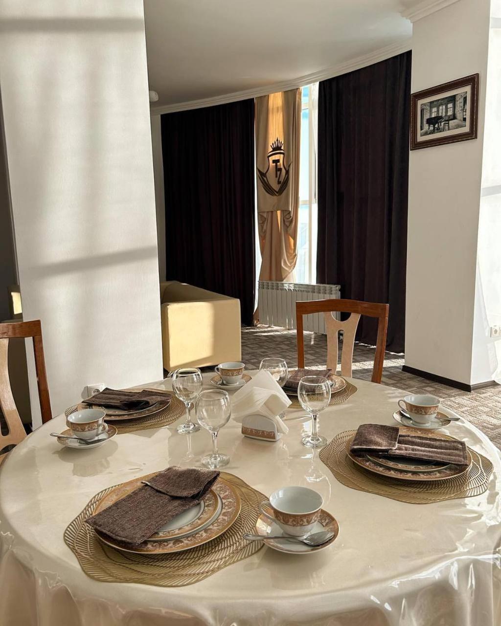 Tanzharyk Hotel Aqtöbe Esterno foto