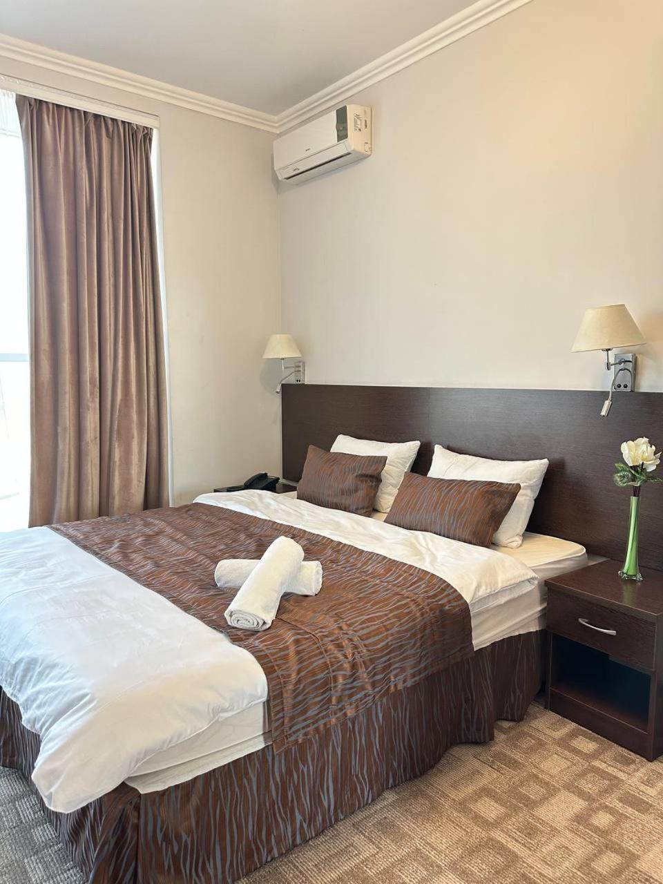 Tanzharyk Hotel Aqtöbe Esterno foto