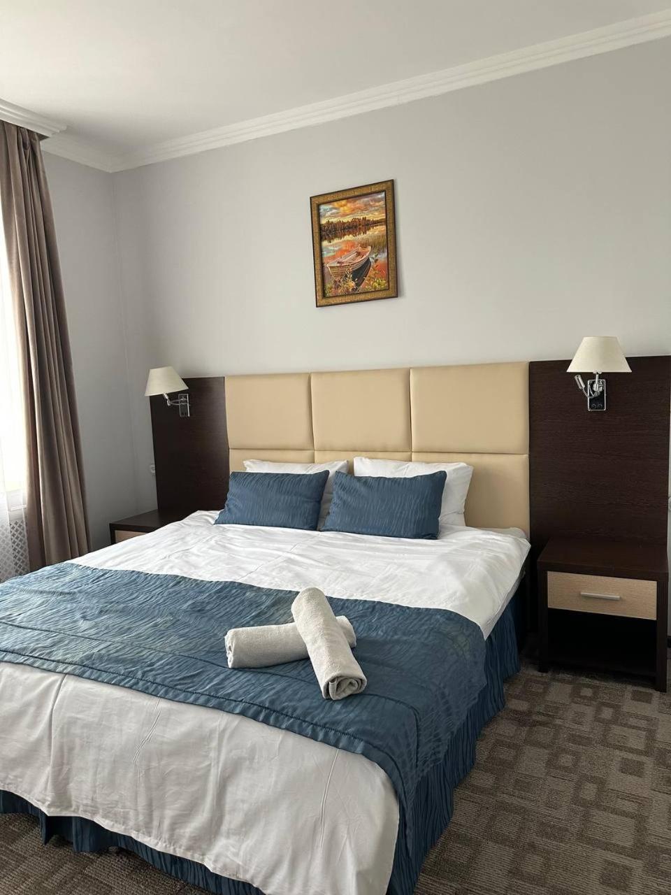 Tanzharyk Hotel Aqtöbe Esterno foto