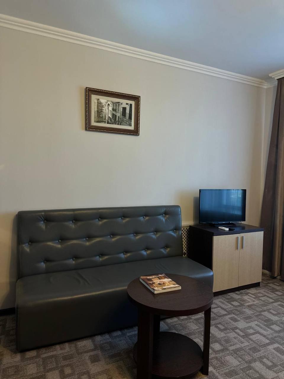 Tanzharyk Hotel Aqtöbe Esterno foto