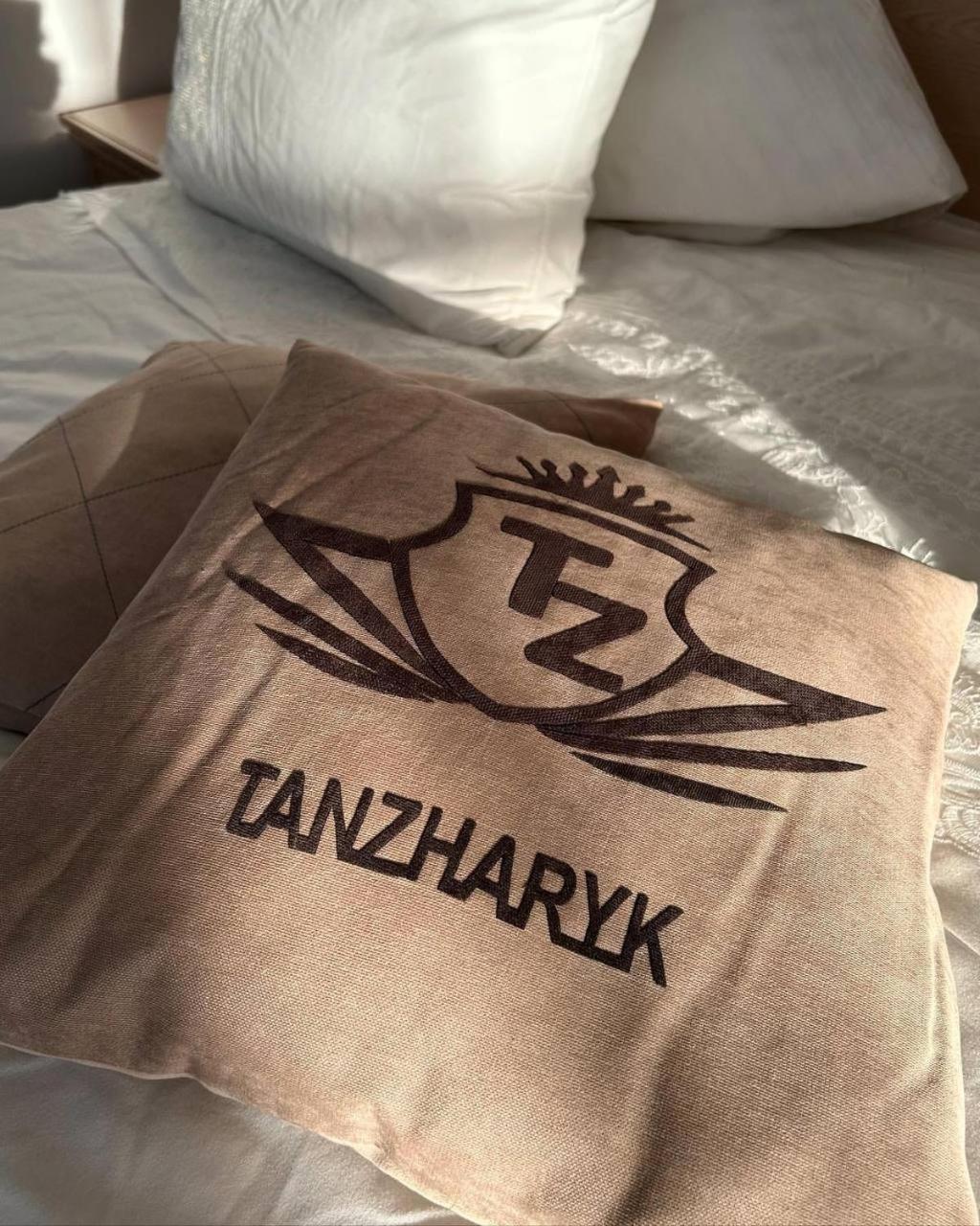 Tanzharyk Hotel Aqtöbe Esterno foto