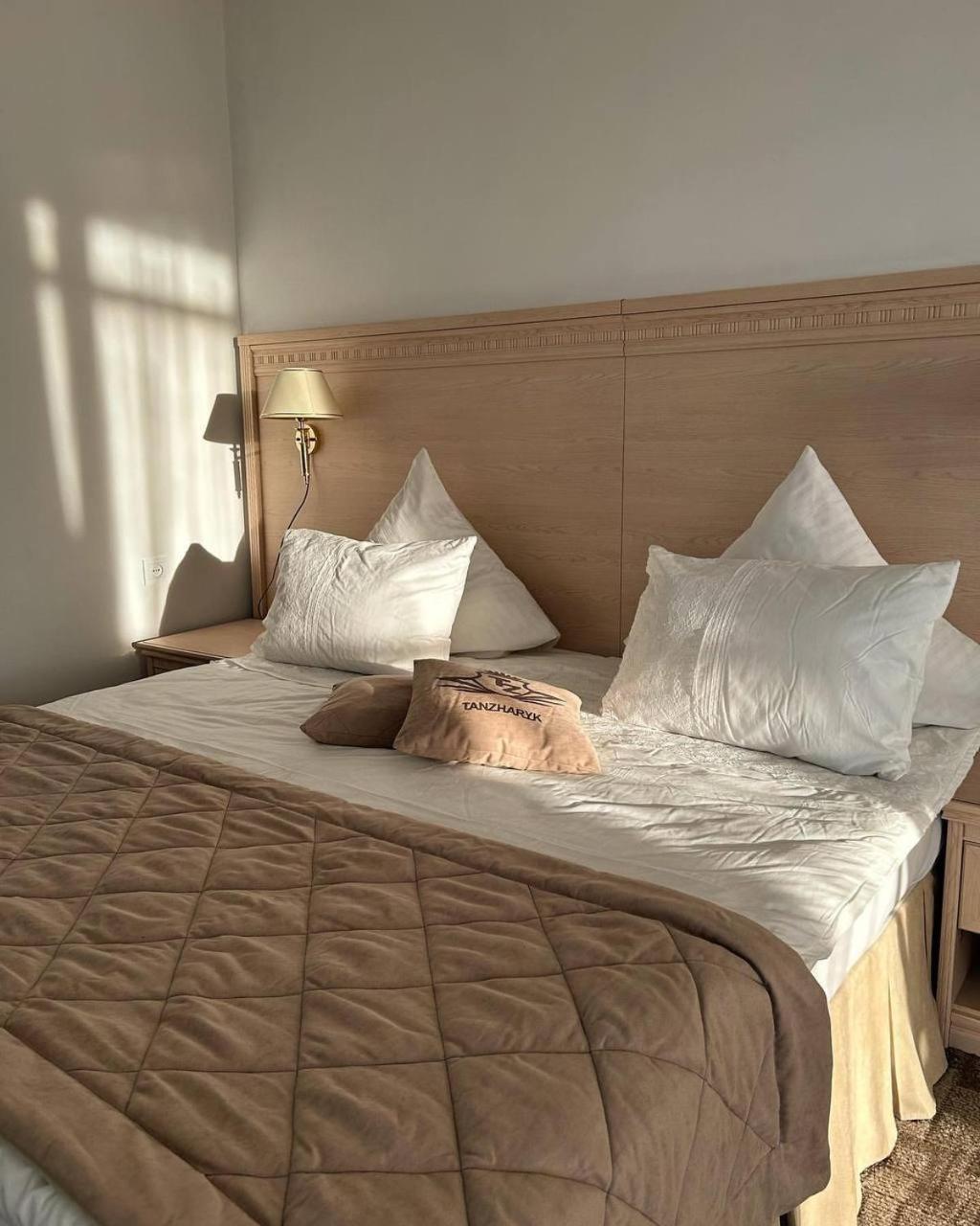 Tanzharyk Hotel Aqtöbe Esterno foto