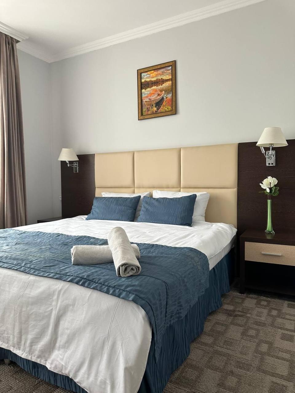Tanzharyk Hotel Aqtöbe Esterno foto
