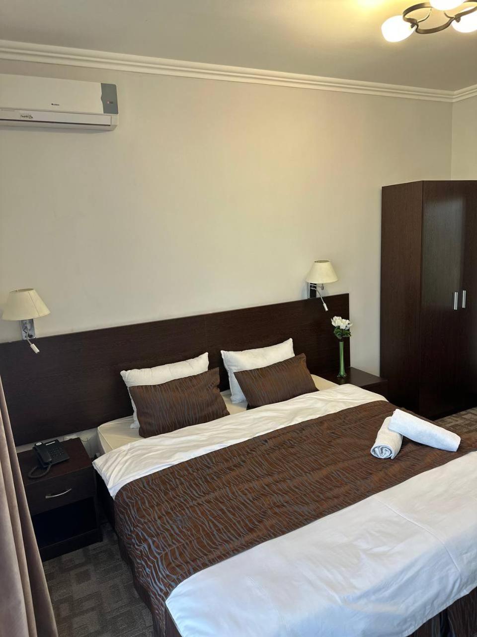 Tanzharyk Hotel Aqtöbe Esterno foto