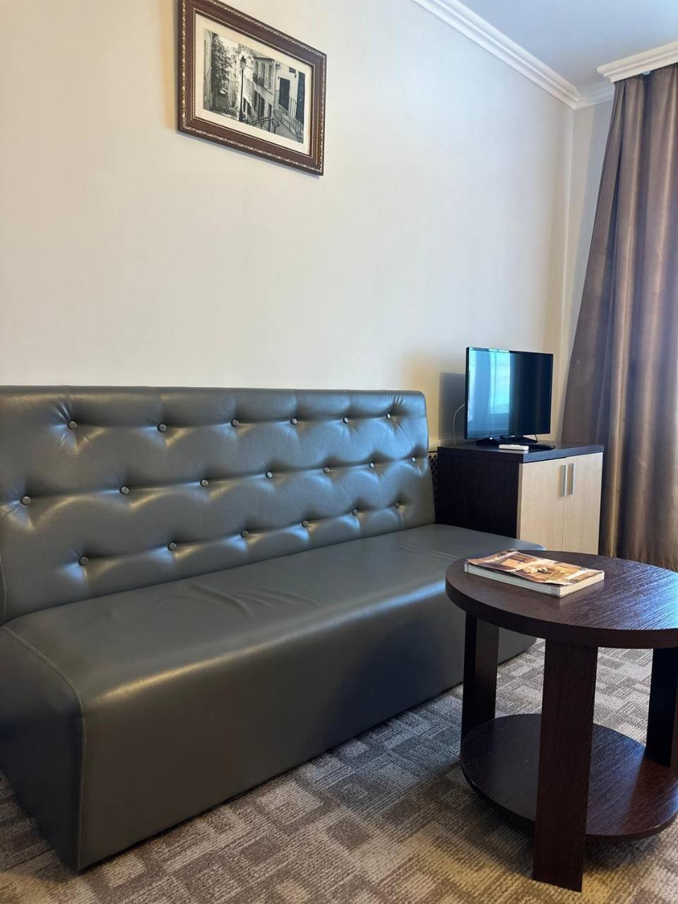 Tanzharyk Hotel Aqtöbe Esterno foto