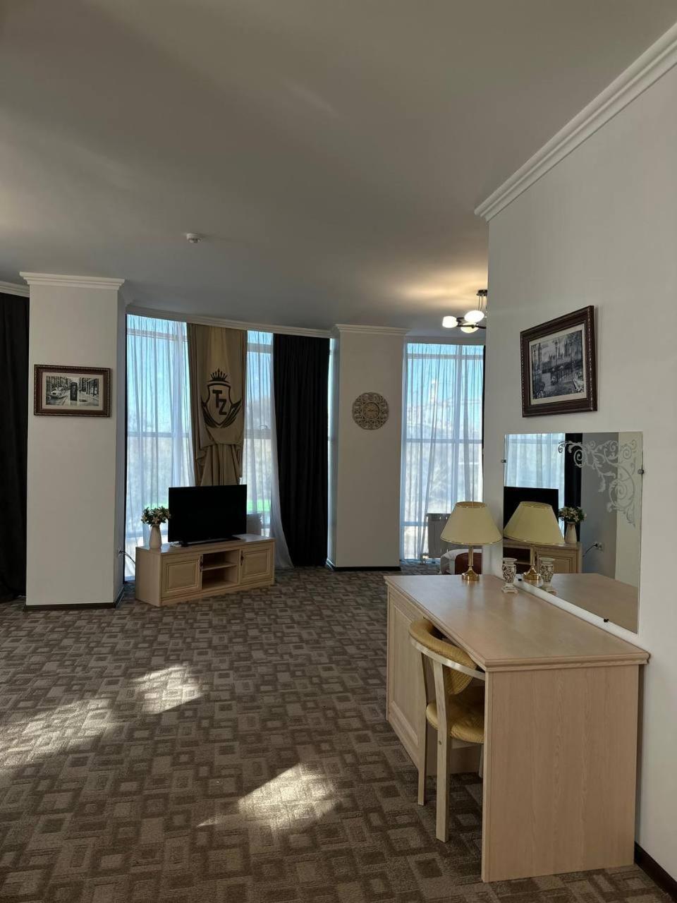 Tanzharyk Hotel Aqtöbe Esterno foto