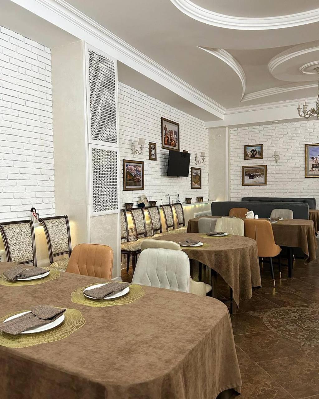 Tanzharyk Hotel Aqtöbe Esterno foto