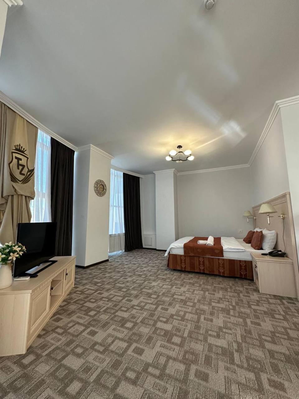 Tanzharyk Hotel Aqtöbe Esterno foto