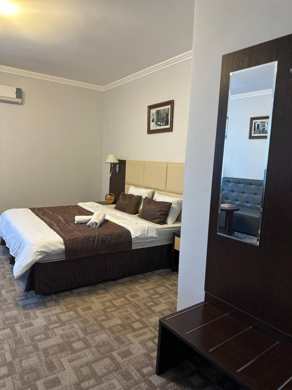 Tanzharyk Hotel Aqtöbe Esterno foto