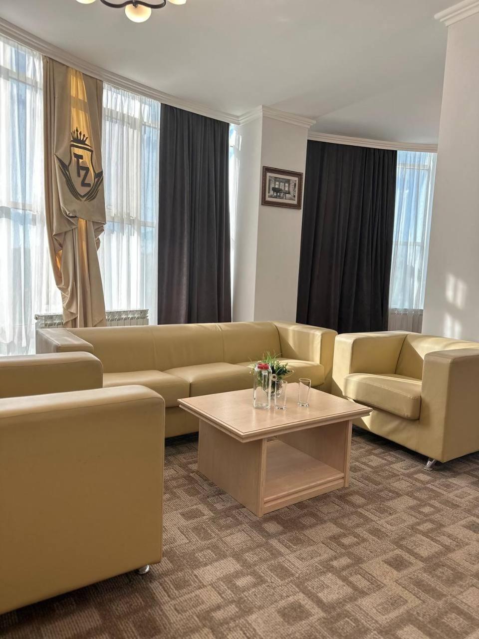 Tanzharyk Hotel Aqtöbe Esterno foto