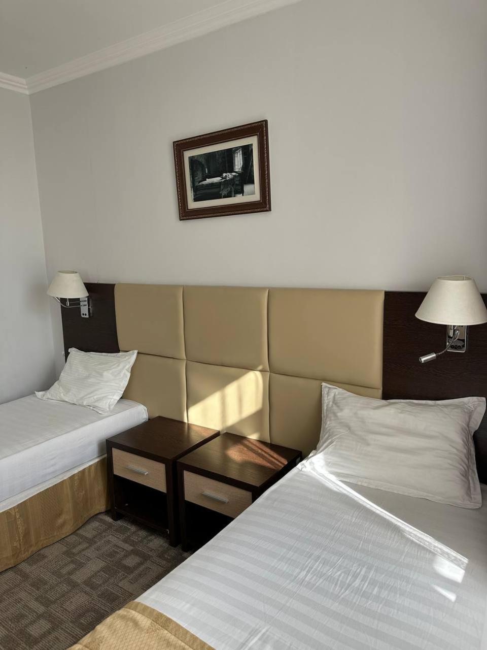 Tanzharyk Hotel Aqtöbe Esterno foto