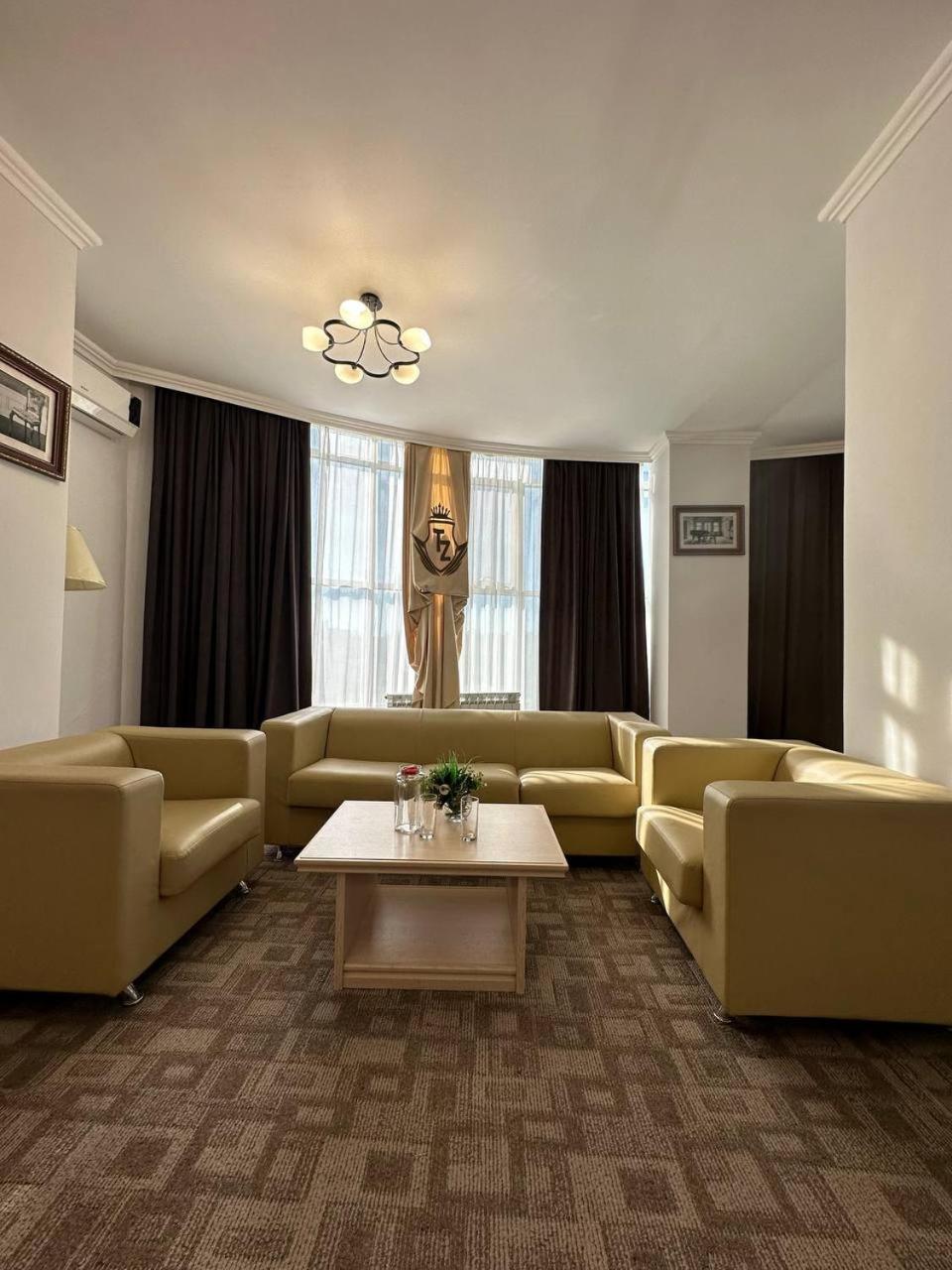 Tanzharyk Hotel Aqtöbe Esterno foto