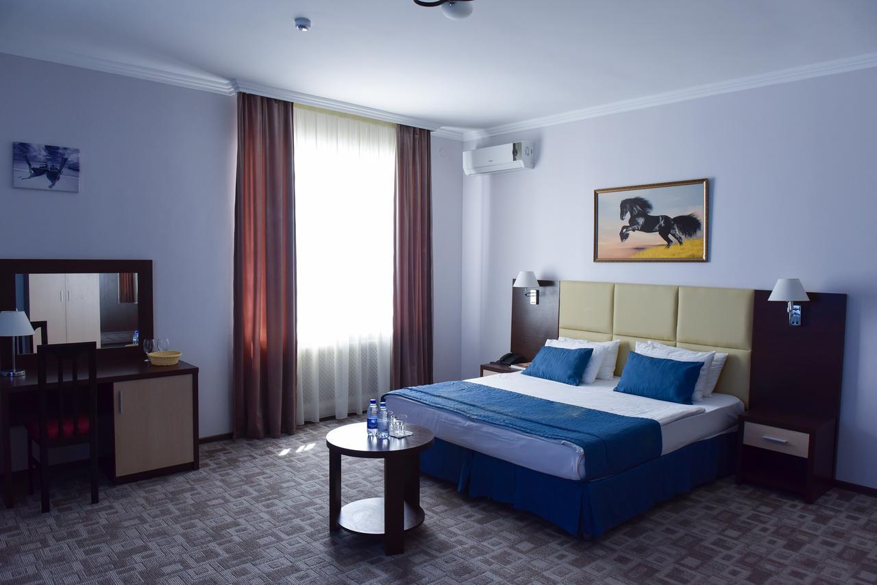 Tanzharyk Hotel Aqtöbe Esterno foto