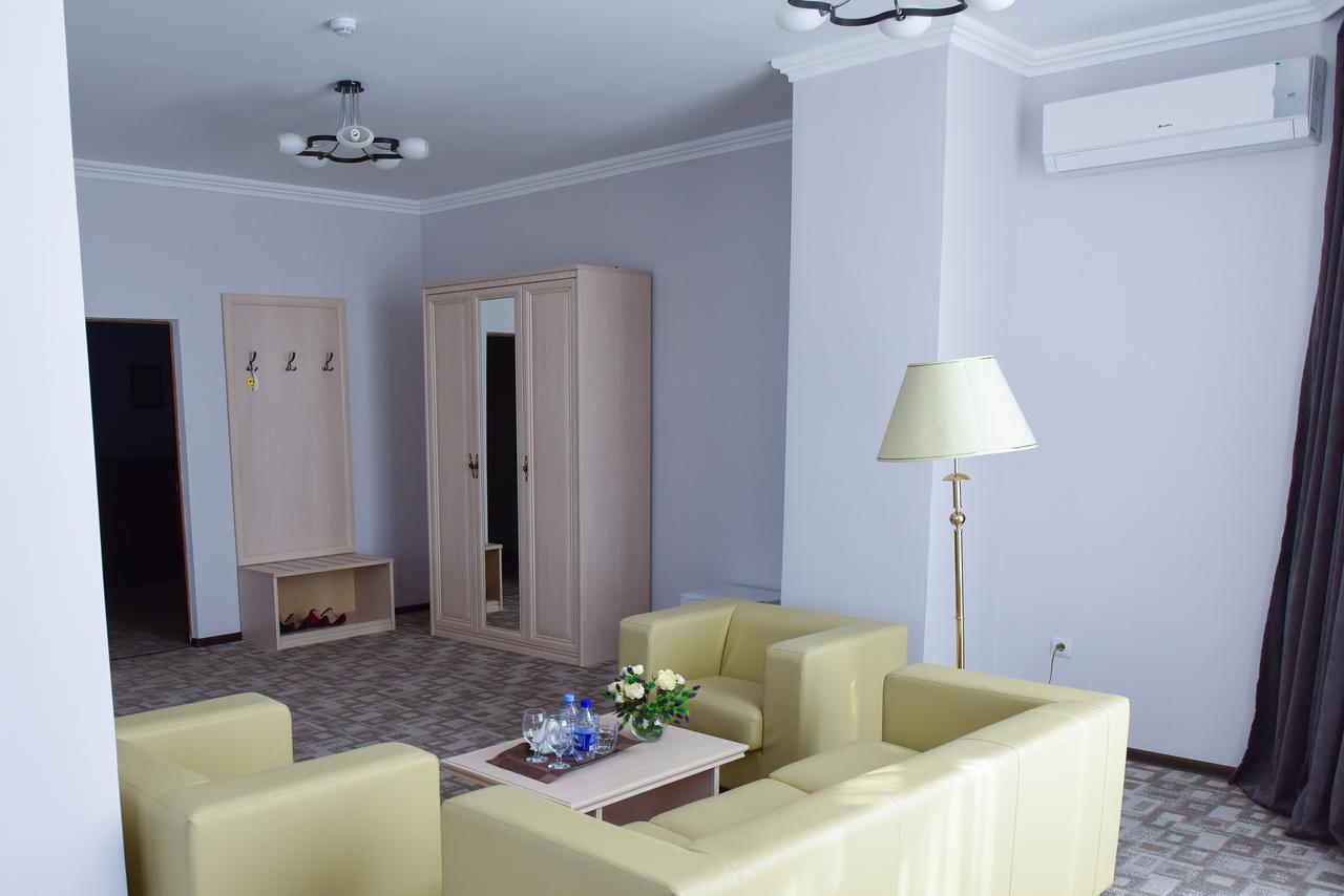 Tanzharyk Hotel Aqtöbe Esterno foto
